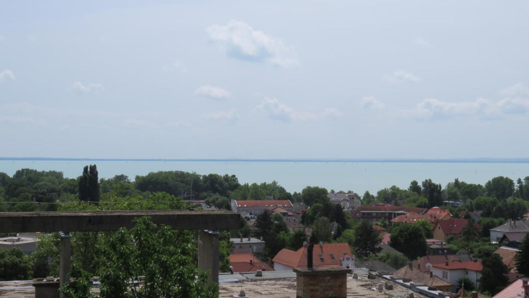 Prima Porta Vendeghaz Hotel Balatonalmádi Exterior foto